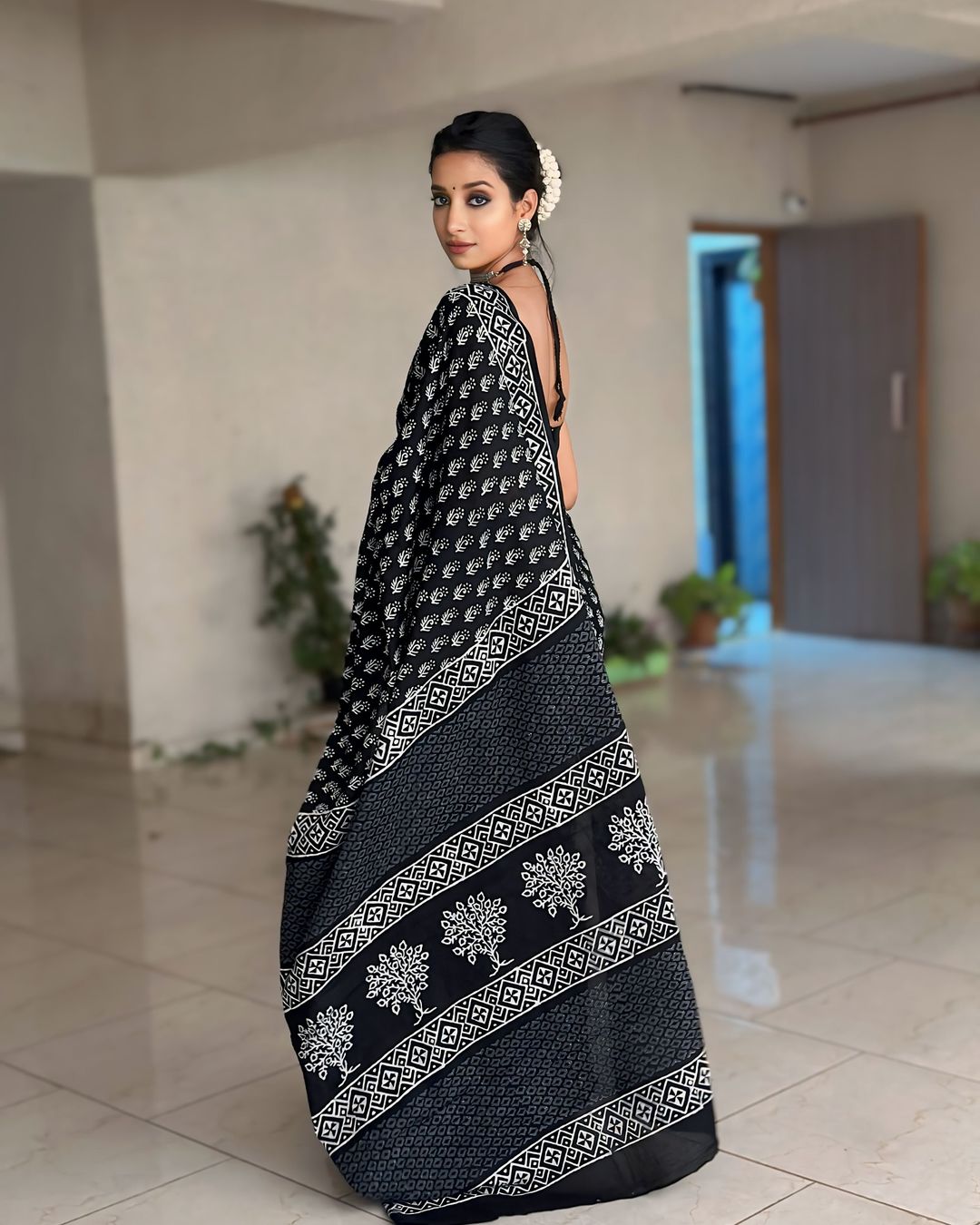 Black Cotton Ready-to-Wear Saree 370