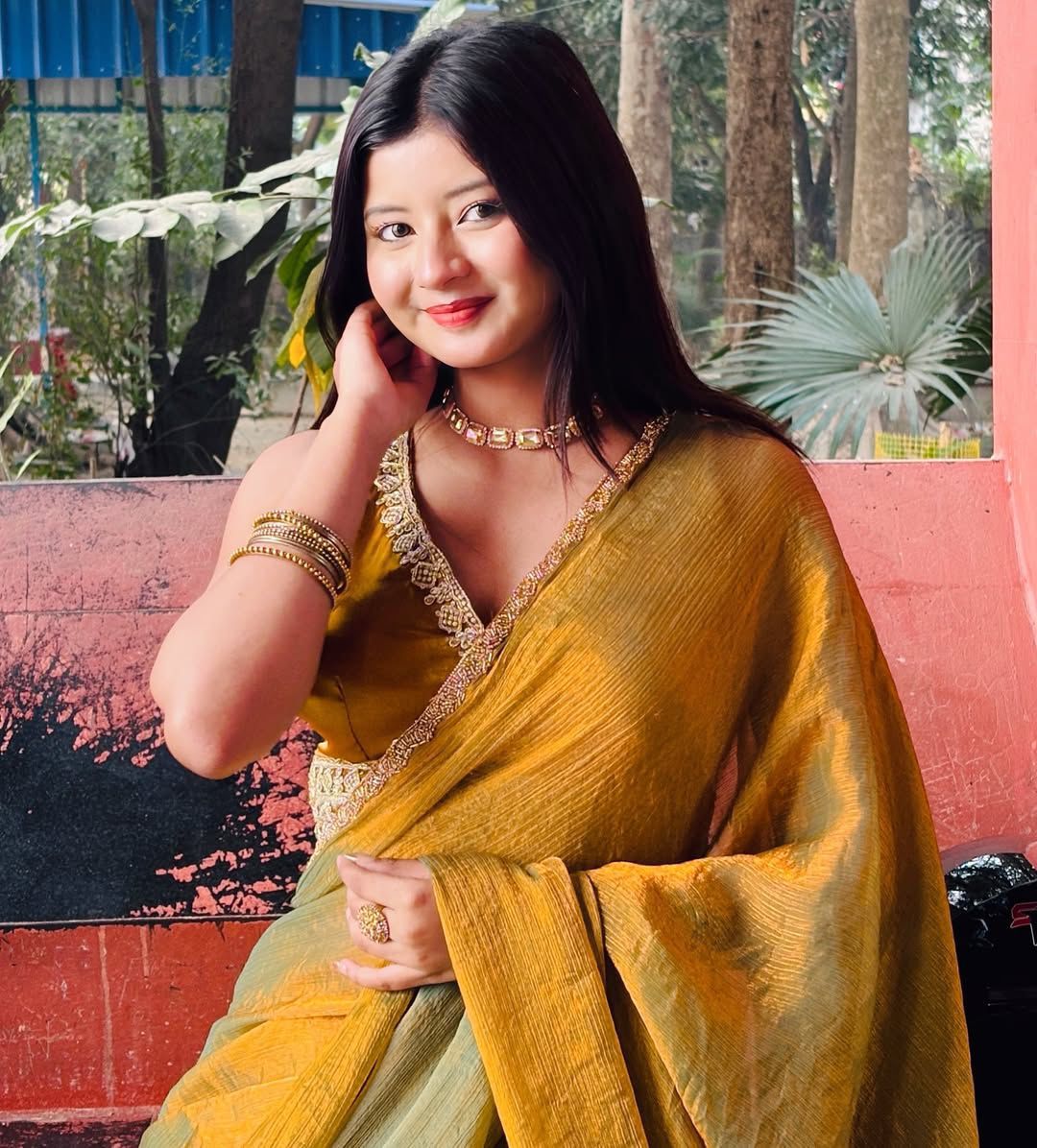 Golden Shaded Ready-to-Wear Saree 376